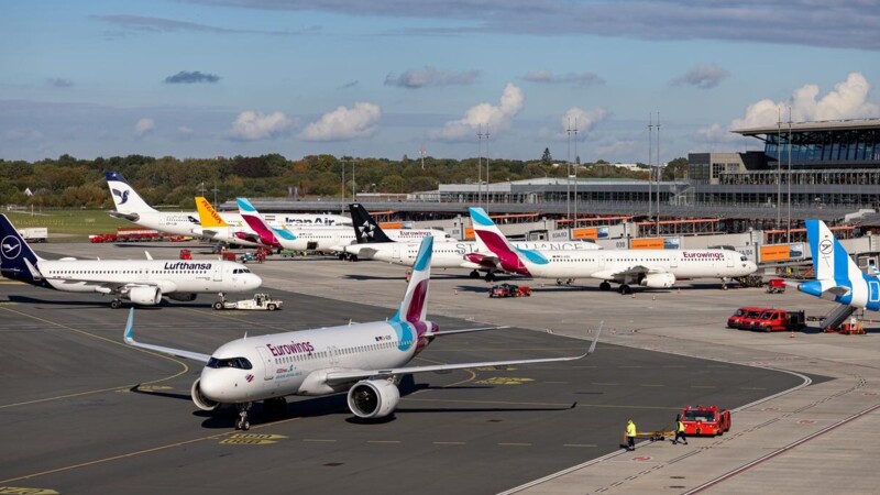 Flugzeuge von Eurowings und Co. am Hamburg Airport