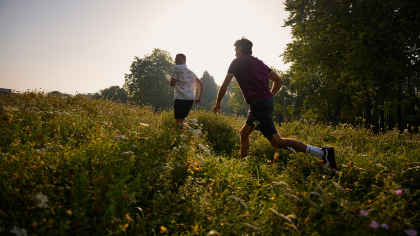 Joggende Menschen in der Natur