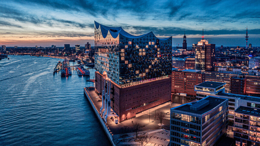 Hamburger Elbphilharmonie am Abend