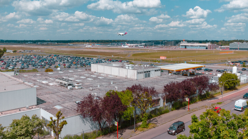 Hamburg airport: passenger flights and air cargo companies are based here