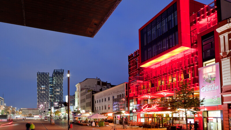 Reeperbahn und Schmidts Tivoli bei Nacht