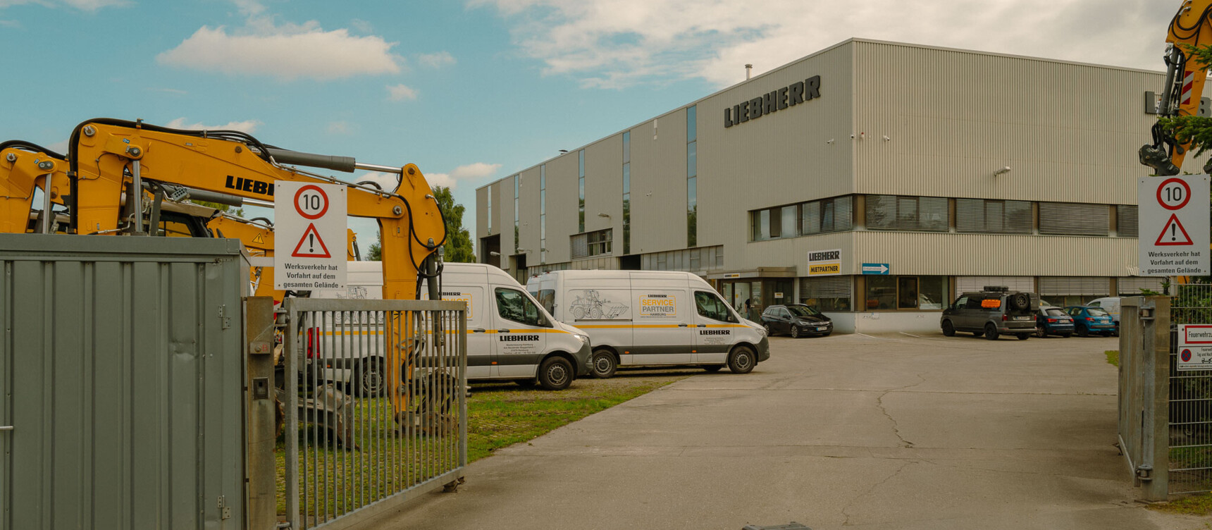 Company premises of Liebherr Mietpartner GmbH in the eastern Harburg industrial park