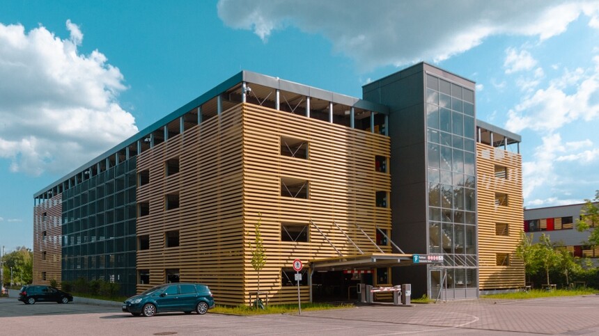 Parking garage in the Bramfeld commercial area 